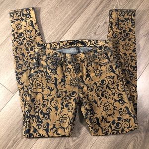 👖J Brand Distressed Skinny Leg Jeans Size 26👖